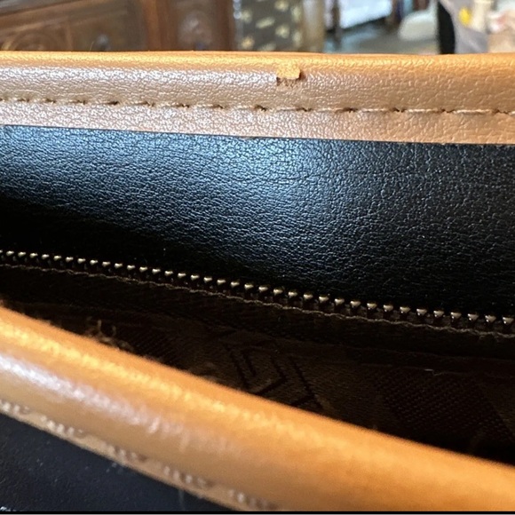 Tod’s Tote - Picture 11 of 12